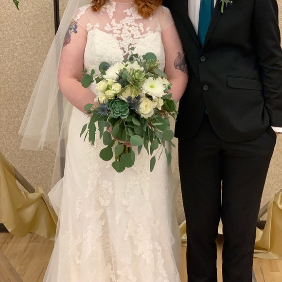 Vera Wang White Size 14 Illusion Neckline Fit and Flare Wedding Dress - Picture 7 of 8